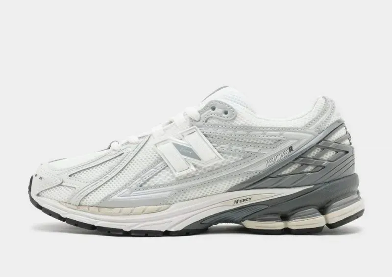 รองเท้าเทรนนิ่ง