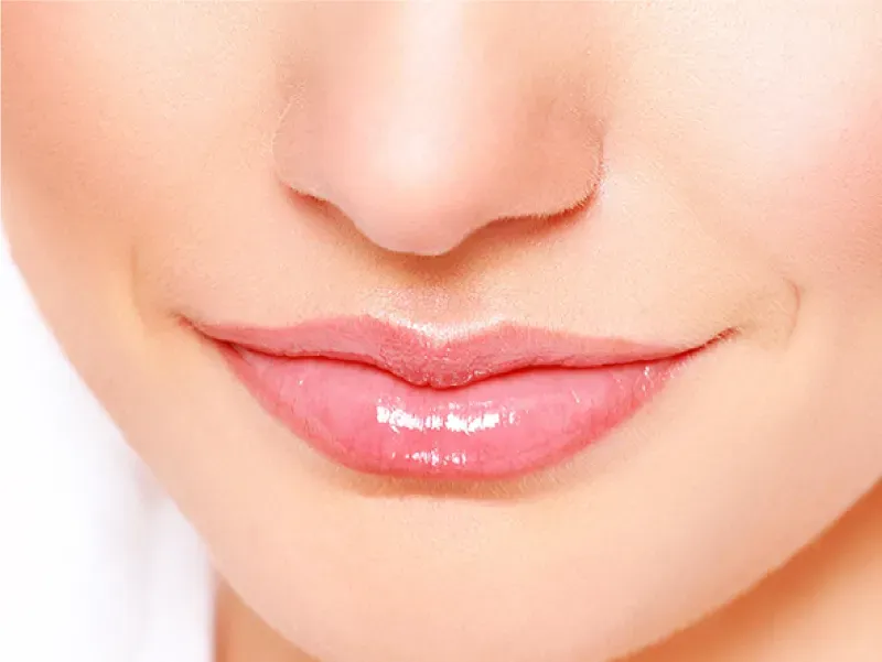 ฉีดฟิลเลอร์ปากทรงปากปีกนก