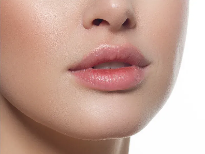 ฉีดฟิลเลอร์ปากทรงปากธรรมชาติ