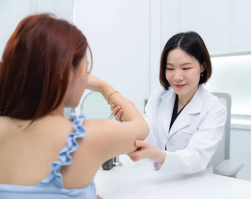 ประเมินสภาพผิวก่อนฉีด Sculptra Body