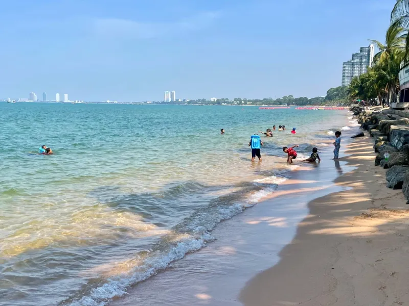 หาดบางเสร่ ที่เที่ยวชลบุรี