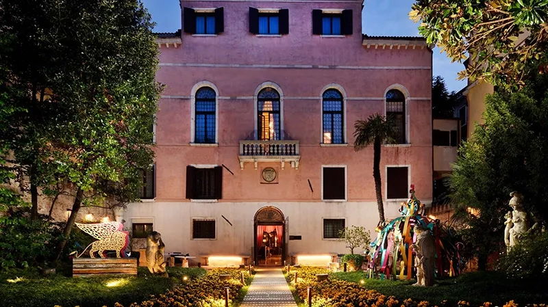 ที่พักหรูริมคลองเวนิส