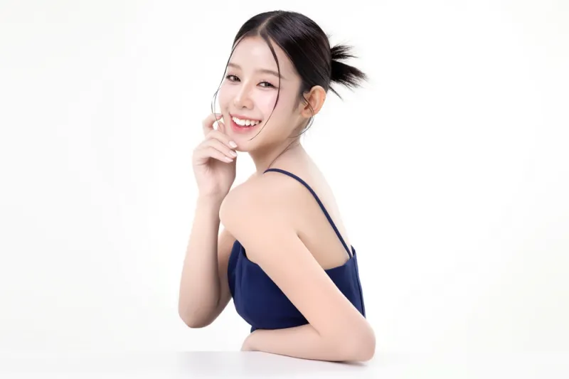 ทรงผมรับปริญญา ทรงมวยต่ำหางชี้