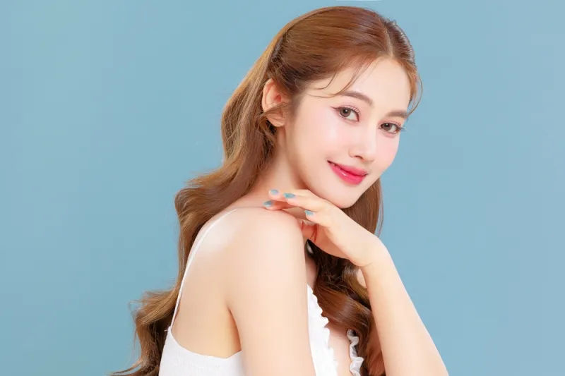 ทรงผมรับปริญญา แบบม้วนลอน