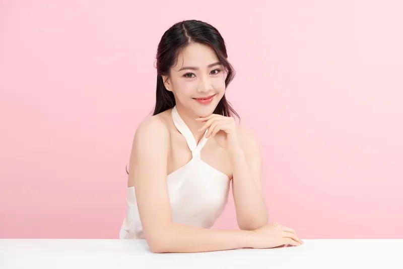 ทรงผมรับปริญญาแบบมัดครึ่งศีรษะ