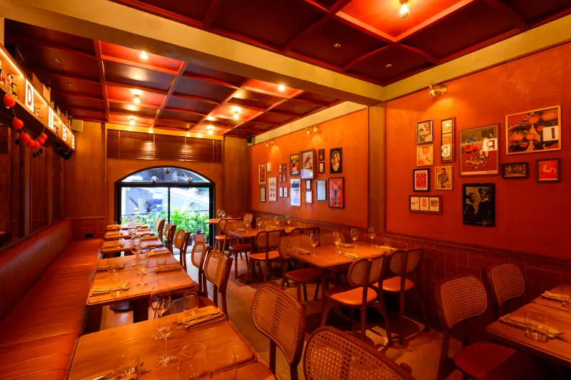 ร้านอาหารพร้อมพงษ์