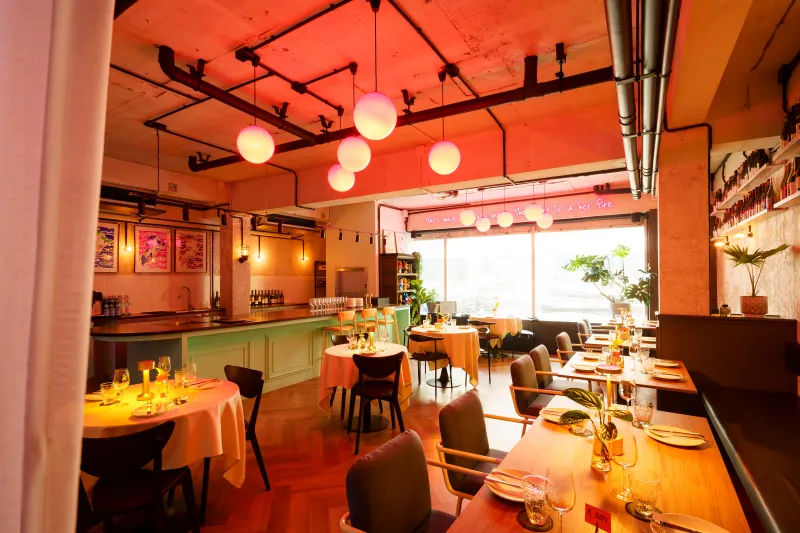 ร้านอาหารพร้อมพงษ์