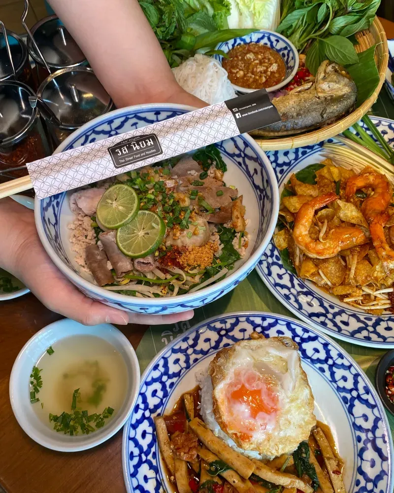 ร้านอาหารพร้อมพงษ์