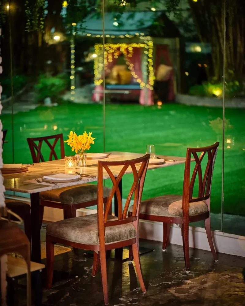 ร้านอาหารพร้อมพงษ์