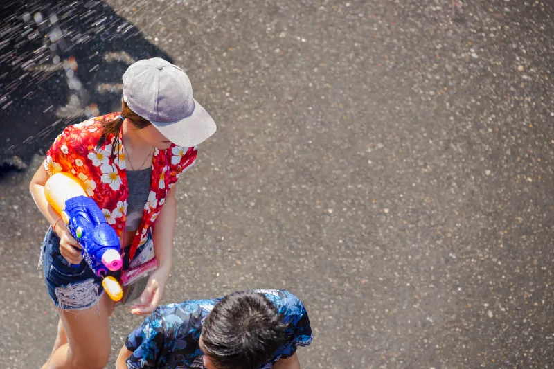 เล่นสงกรานต์ 2568 ที่ถนนสีลม