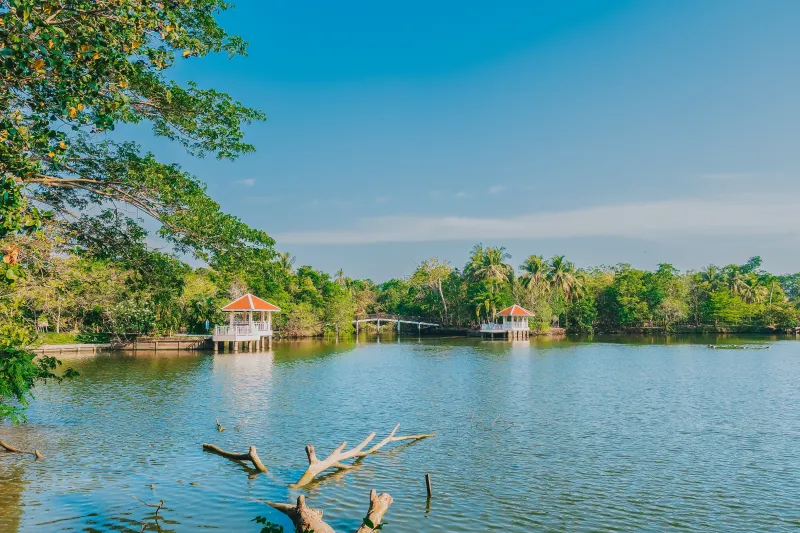 พักผ่อนวันสงกรานต์ 2568 ที่บางกระเจ้า