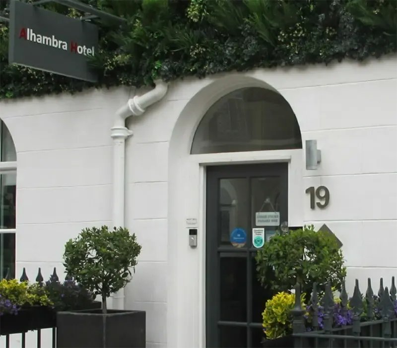 ที่พักราคาประหยัดในลอนดอน Alhambra Hotel ที่พักราคาประหยัดในลอนดอน Alhambra Hotel