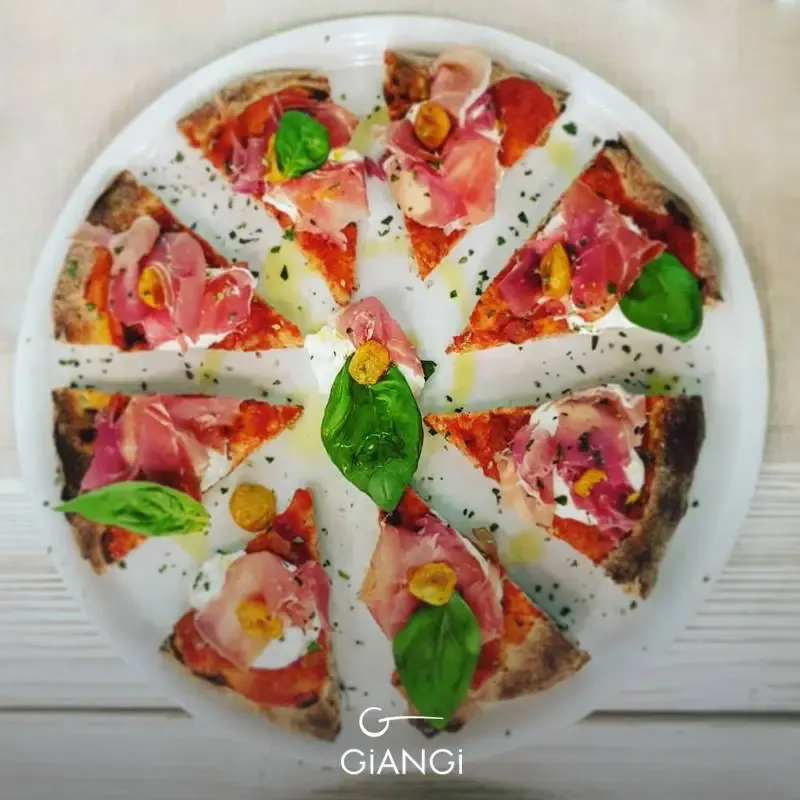 ร้านพิซซ่าในอิตาลี Giangi Pizza e Ricerca