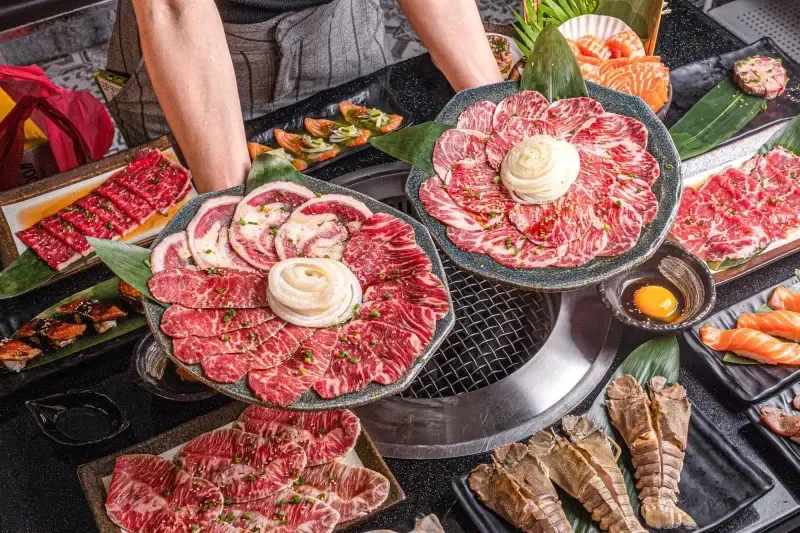 ปิ้งย่างใกล้รถไฟฟ้า MRT ร้าน In-the-middle