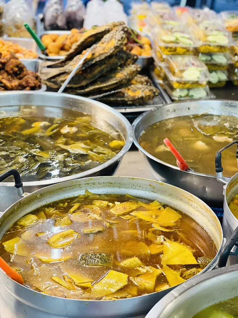 เมืองลุง (หรอยนิ) ข้าวแกงใต้แท้  100%