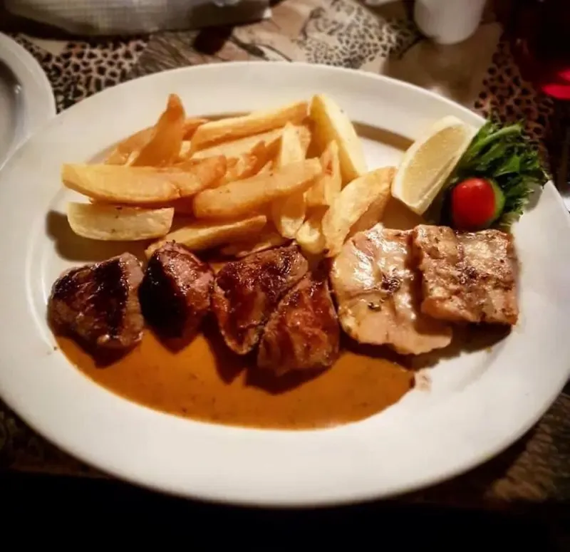 Marco's African Place ร้านอาหารท้องถิ่นในแอฟริกาใต้