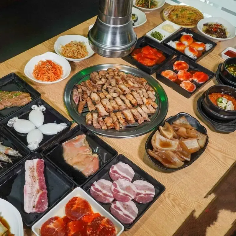 ปิ้งย่างใกล้รถไฟฟ้า BTS ร้าน Monster Korean BBQ Buffet