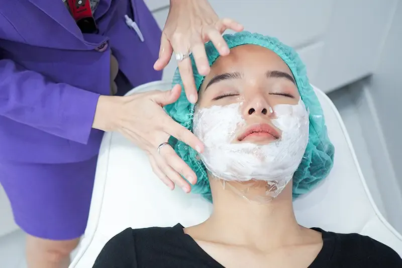 แปะยาชาก่อนทำ Ulthera 