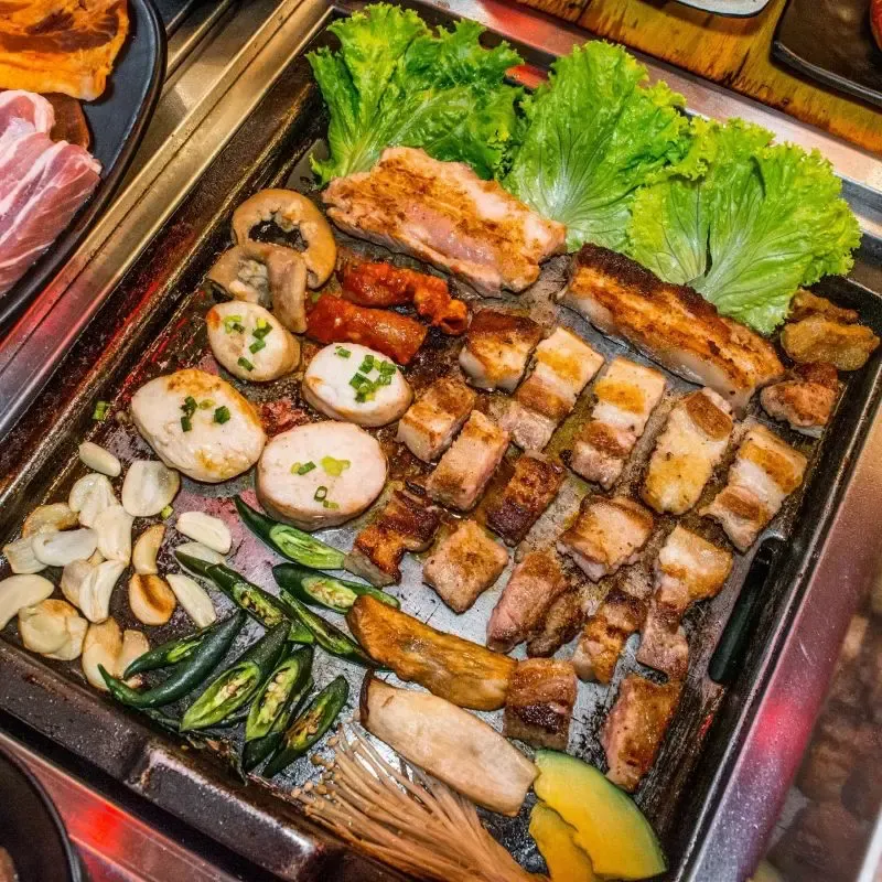 ปิ้งย่างใกล้รถไฟฟ้า MRT ร้าน SHELL WE MEAT