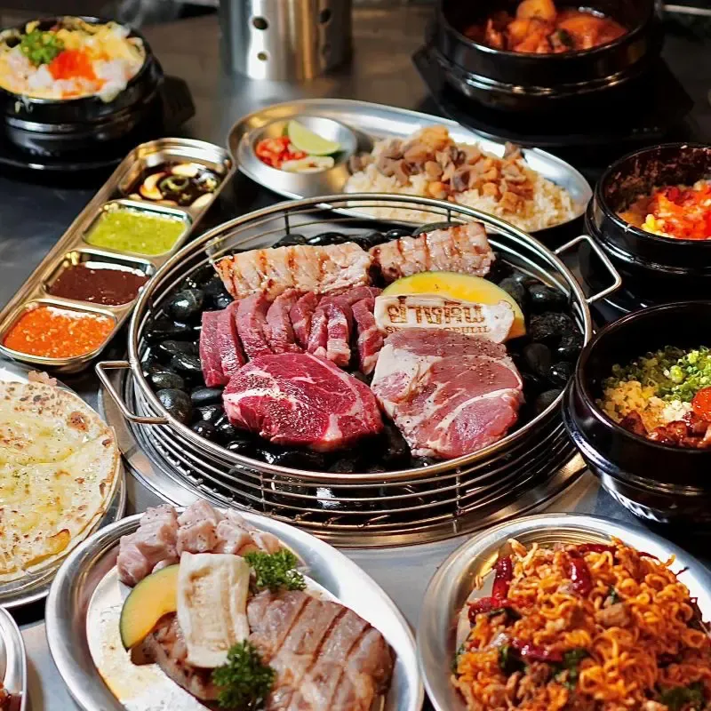 ปิ้งย่างใกล้รถไฟฟ้า MRT ร้านย่างหิน