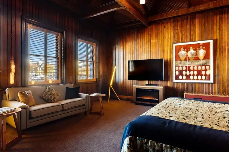 โรงแรมสุดหรูในทาสมาเนีย The Henry Jones Art Hotel