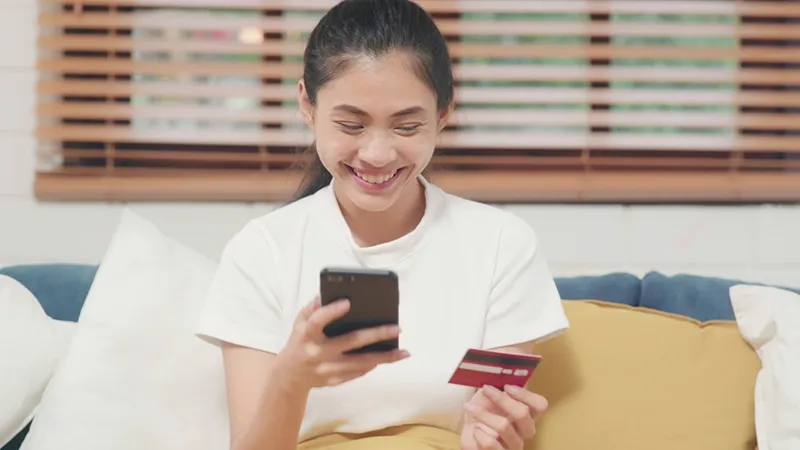 บัตรเครดิต กับ บัตรเดบิต ต่างกันอย่างไร