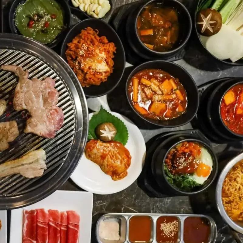 ปิ้งย่างใกล้รถไฟฟ้า BTS ร้าน Gold Pig Korean BBQ