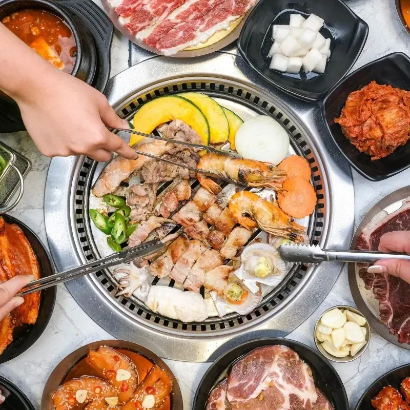 ปิ้งย่างใกล้รถไฟฟ้า MRT ร้าน Man Chan Korean BBQ Buffet