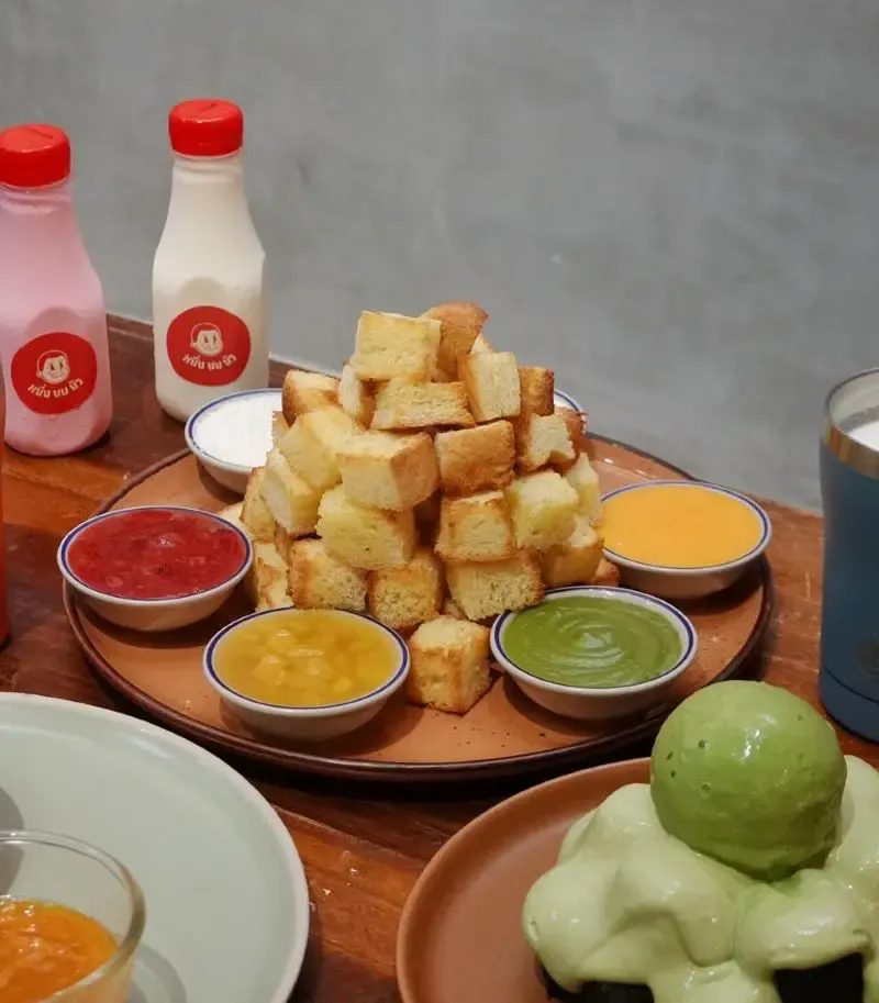 ร้านอาหารบรรทัดทอง หนึ่งนมนัว