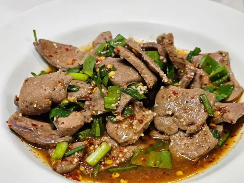 ร้านอาหารบรรทัดทอง เสน่ห์ลาบก้อย