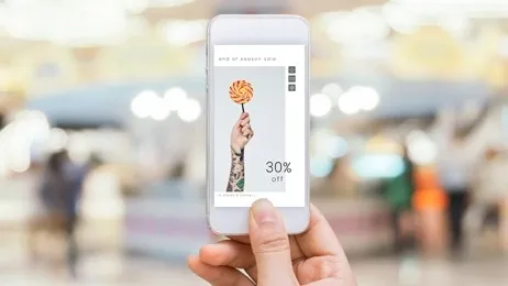 ช้อปปิ้งออนไลน์บนโทรศัพท์มือถือพร้อมโปรโมชั่นส่วนลด