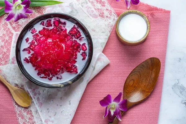 ทับทิมกรอบราดน้ำกะทิ