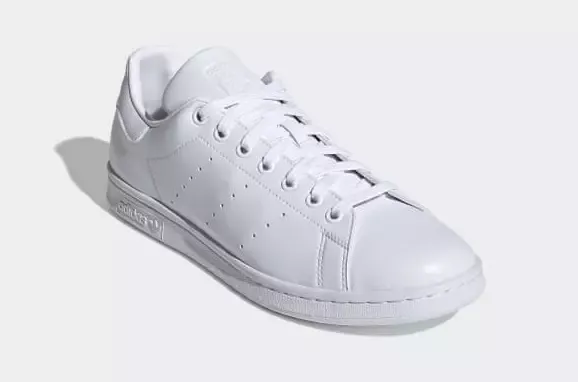 รองเท้า Adidas สีขาว