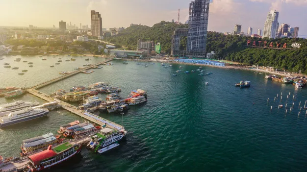 ทะเลพัทยาและท่าเทียบเรือ