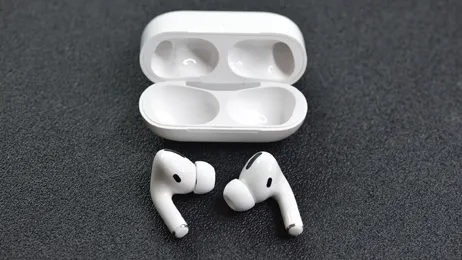 Apple AirPods สีขาว