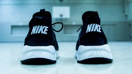 รองเท้าไนกี้สีดำ