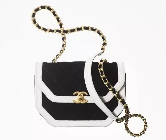 กระเป๋าสะพาย CHANEL