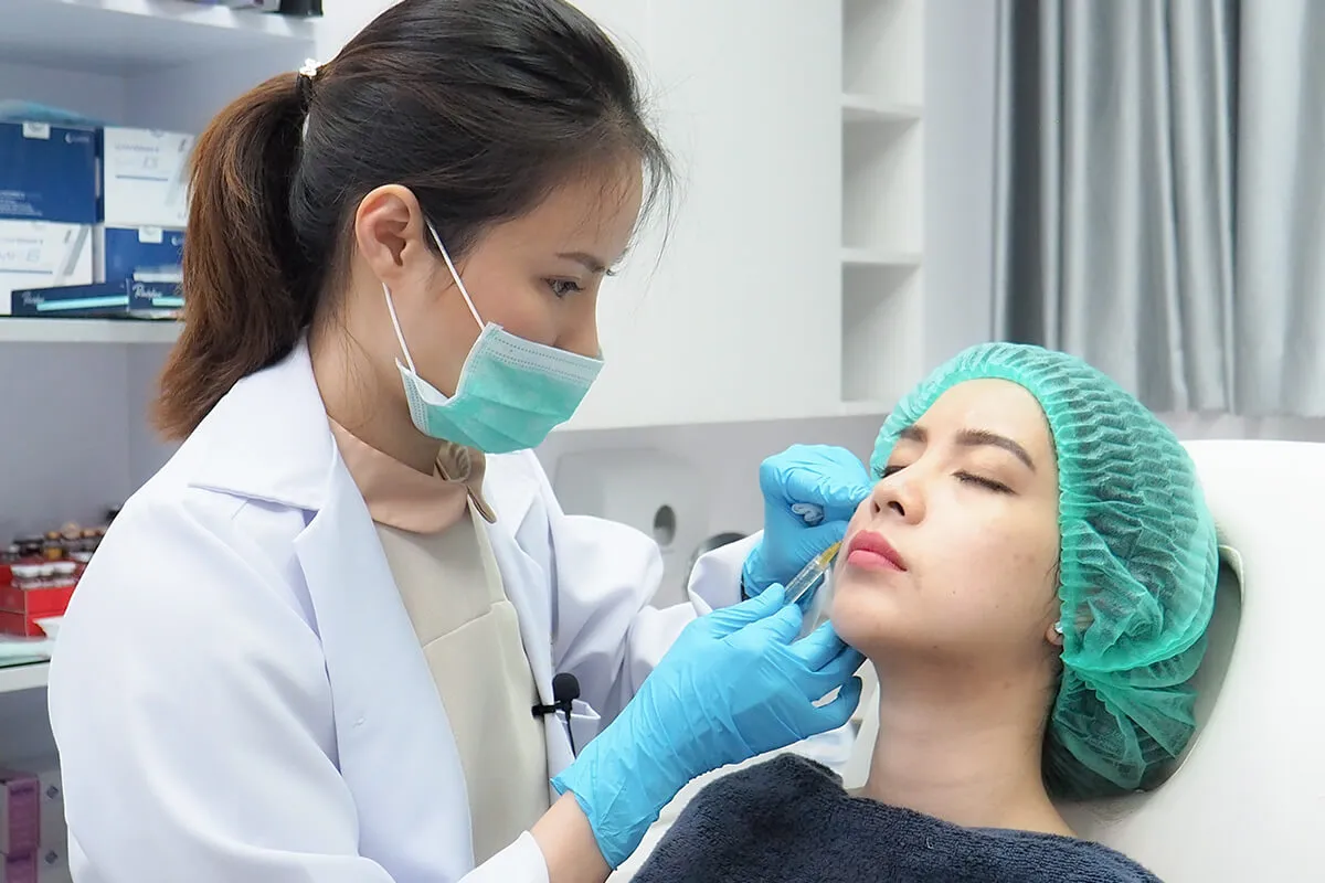 ฉีดฟิลเลอร์ใต้ตากับแพทย์มากประสบการณ์ ฉีดฟิลเลอร์ใต้ตากับแพทย์มากประสบการณ์