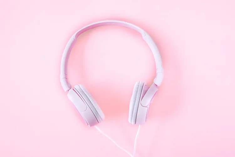 หูฟังแบบครอบหูสีชมพูอ่อน 