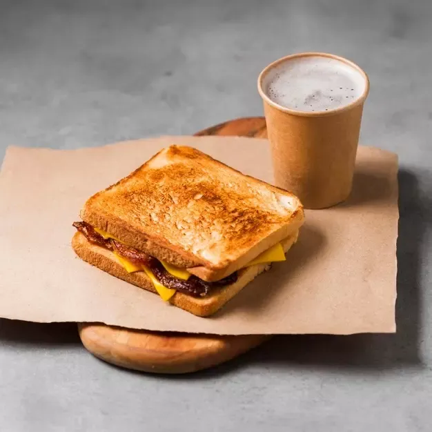 แซนวิชแฮมชีสพร้อมกาแฟ แซนวิชแฮมชีสพร้อมกาแฟ