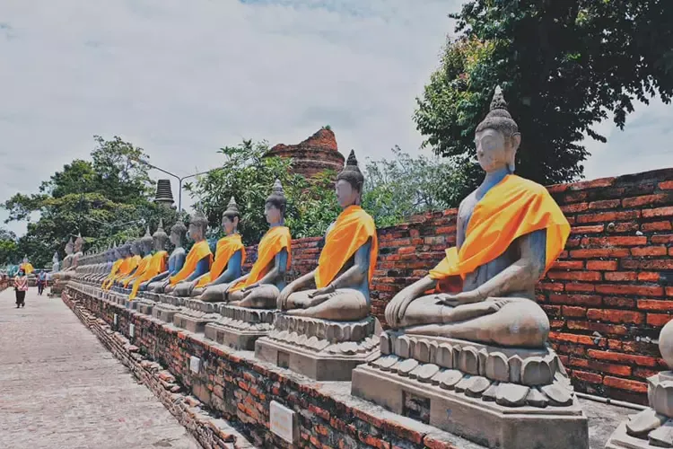 เดินลัดเลาะชมพระพุทธรูปรูปเก่าแก่รอบเจดีย์วัดใหญ่ชัยมงคล เดินลัดเลาะชมพระพุทธรูปรูปเก่าแก่รอบเจดีย์วัดใหญ่ชัยมงคล