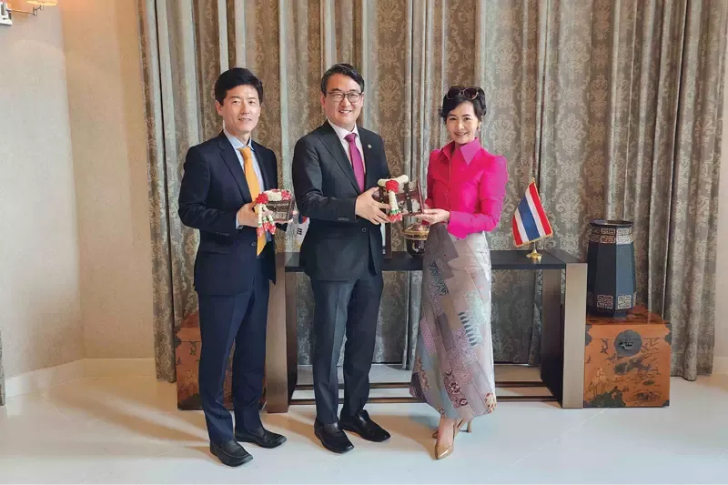 D2-2085-Ambassador-ROK D2-2085-Ambassador-ROK