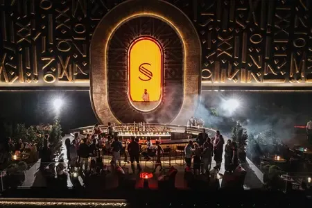 SEEN Restaurant & Bar , SIN Rooftop Bar และ Lost & Found