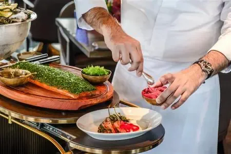 ห้องอาหาร Penthouse Bar + Grill