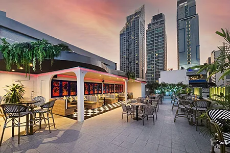 ห้องอาหาร Holli Bolli Rooftop Bar