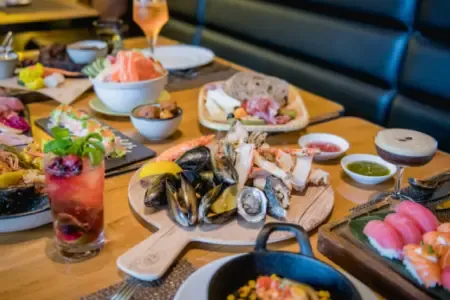 ห้องอาหาร The Kitchen Table