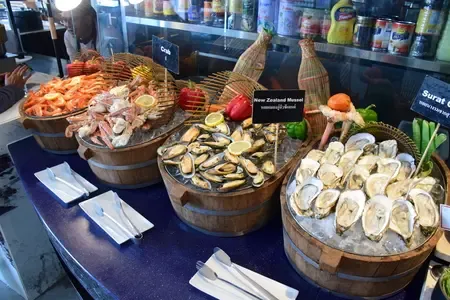 บุฟเฟ่ต์โรงแรม Ramada Plaza by Wyndham Bangkok Menam Riverside