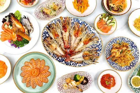 โรงแรมเซ็นทาราแกรนด์ บางกอก คอนเวนชัน เซ็นเตอร์ แอท เซ็นทรัลเวิลด์ (Centara Grand & Bangkok Convention Centre at CentralWorld)