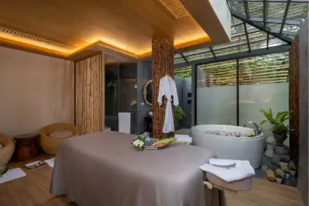Sinae Phuket Luxury Hotel