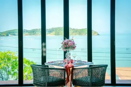 Sinae Phuket Luxury Hotel